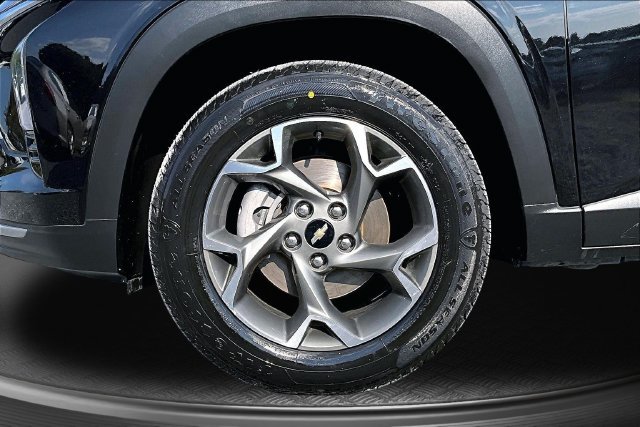 Used 2025 Chevrolet Trax LT FWD image 30
