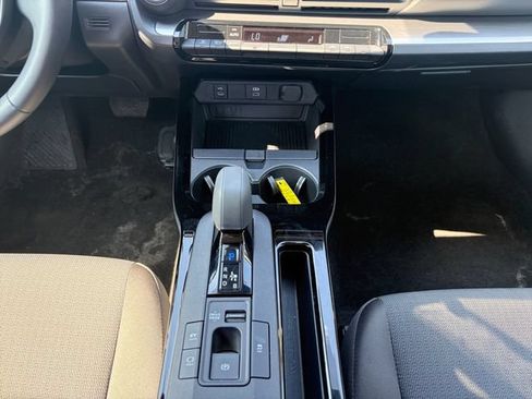 Used 2025 Toyota Prius LE FWD image 21