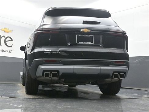Used 2025 Chevrolet Traverse LT image 55