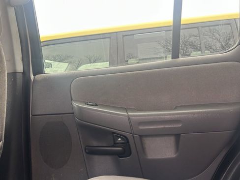 Used 2005 Ford Explorer XLT image 28