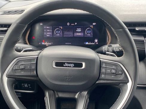 Used 2023 Jeep Grand Cherokee L Laredo image 8