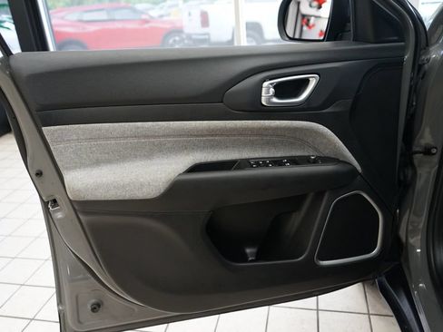 Used 2023 Jeep Compass Latitude AWD/4WD image 23