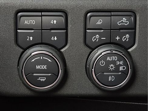 Used 2022 Chevrolet Silverado 1500 ZR2 w/ Technology Package AWD/4WD image 17