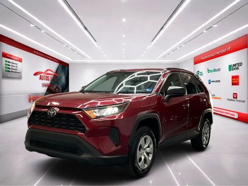 Used 2021 Toyota RAV4 LE image 4