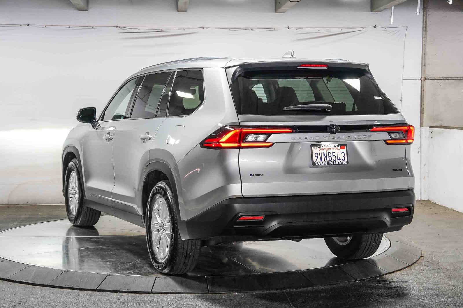 Certified 2025 Toyota Grand Highlander XLE FWD image 3