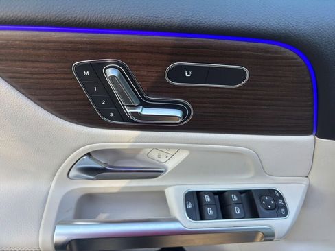 New 2026 Mercedes-Benz GLB 250 4MATIC image 9