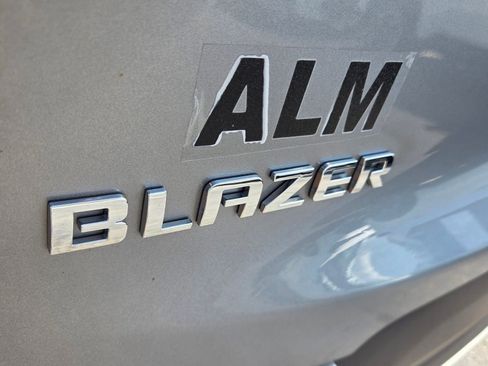 Used 2025 Chevrolet Blazer LT FWD image 11