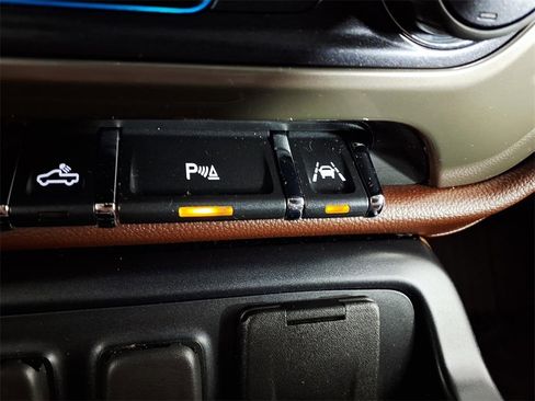 Used 2017 Chevrolet Silverado 1500 High Country image 21