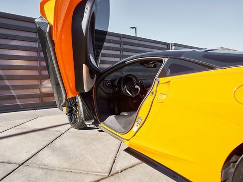 Used 2023 McLaren GT image 31