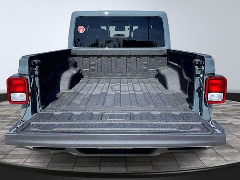 New 2026 Jeep Gladiator Sahara image 25