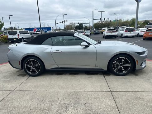 Used 2025 Ford Mustang Premium RWD image 5