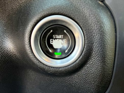 Certified 2022 GMC Sierra 1500 Pro w/ Pro Value Package image 16