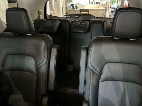 Used 2024 Nissan Pathfinder SL w/ SL Premium Package AWD/4WD image 12