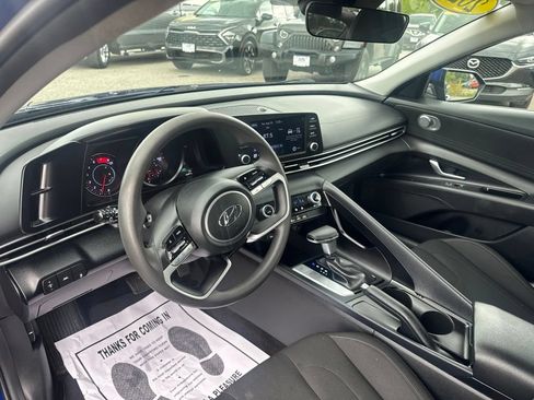 Used 2023 Hyundai Elantra SEL FWD image 12