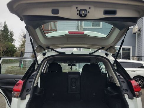 Used 2018 Nissan Rogue S image 15