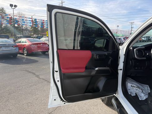 Used 2021 Toyota Tacoma SR5 image 15