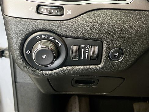 Used 2022 Jeep Cherokee Latitude Lux image 10