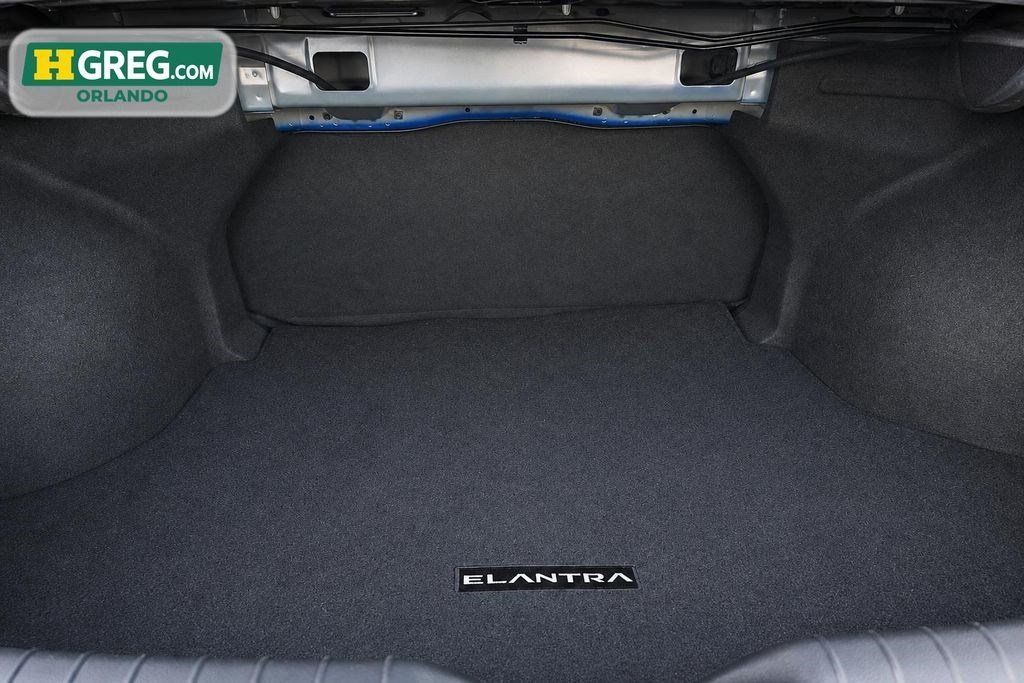 Used 2025 Hyundai Elantra SE w/ Cargo Package FWD image 17
