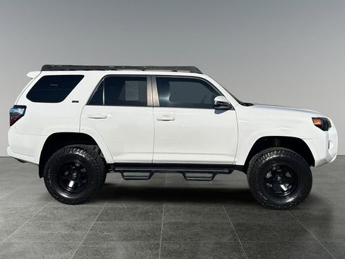 Used 2020 Toyota 4Runner SR5 Premium w/ Moonroof Package AWD/4WD image 10