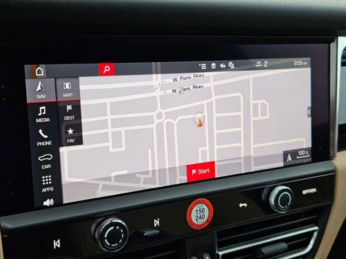 New 2026 Porsche Macan image 18