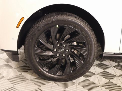New 2025 Lincoln Navigator Reserve w/ Jet Appearance Package AWD/4WD image 19