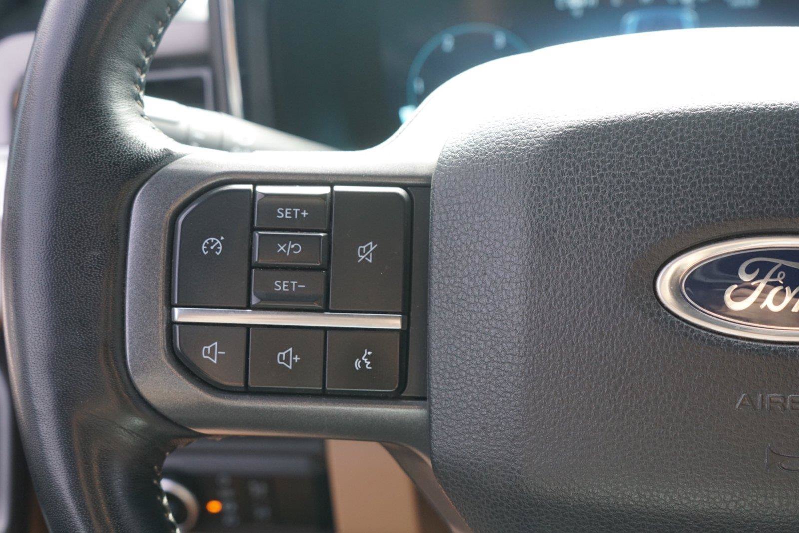Used 2023 Ford F350 4x4 Crew Cab DRW Super Duty image 15