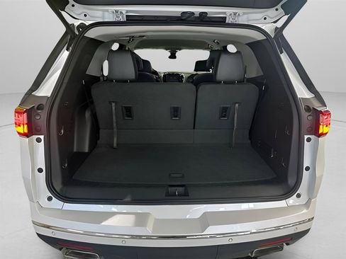 Used 2018 Chevrolet Traverse Premier w/ Driver Confidence II Package FWD image 9
