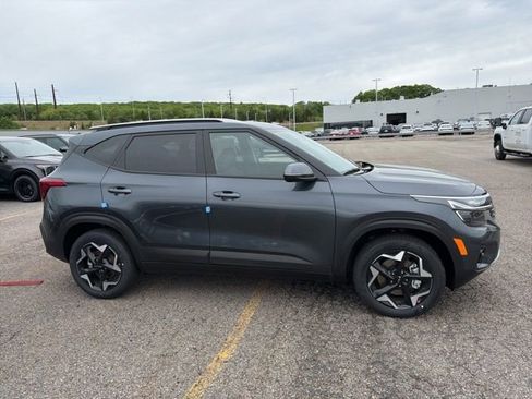 New 2026 Kia Seltos S AWD/4WD image 2