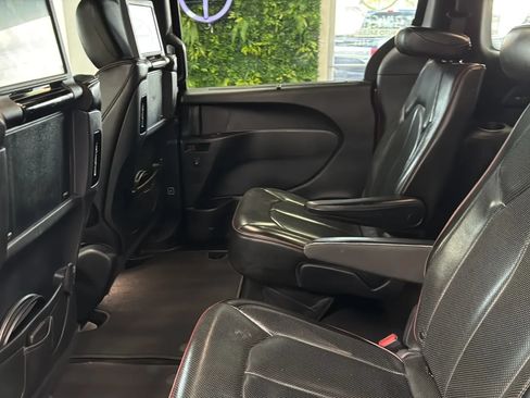 Used 2019 Chrysler Pacifica Limited FWD image 27
