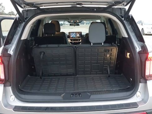 Used 2025 Ford Explorer Active w/ Active Comfort Package image 11