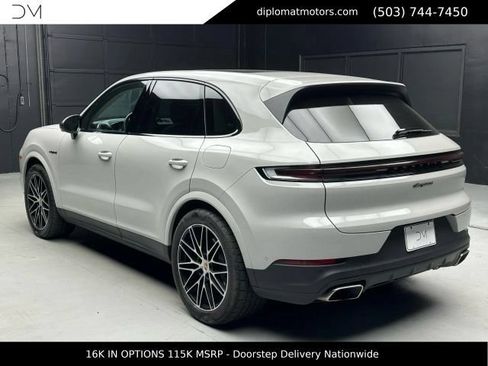 Used 2025 Porsche Cayenne E-Hybrid AWD/4WD image 5