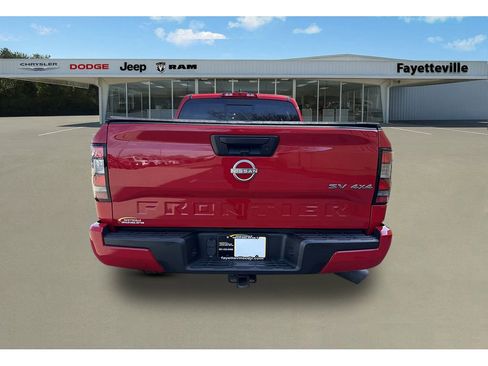 Used 2023 Nissan Frontier SV image 4