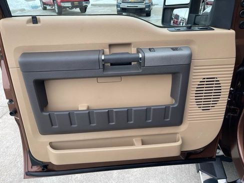 Used 2011 Ford F250 Lariat w/ Chrome Pkg image 30