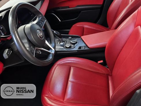 Used 2019 Alfa Romeo Giulia AWD image 6