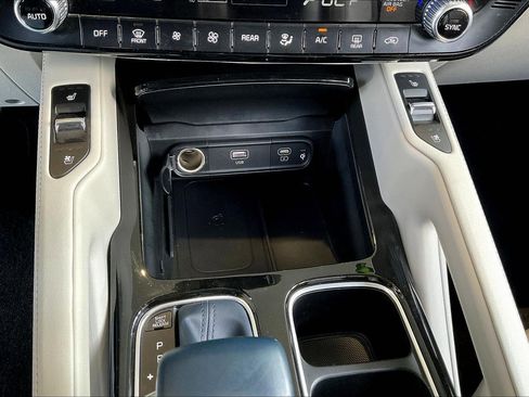Used 2024 Kia Telluride EX w/ EX Captain's Chair Package AWD/4WD image 15