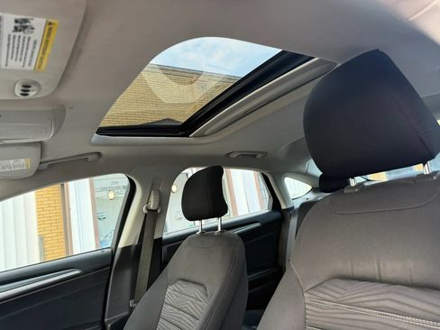 Used 2016 Ford Fusion SE FWD image 16
