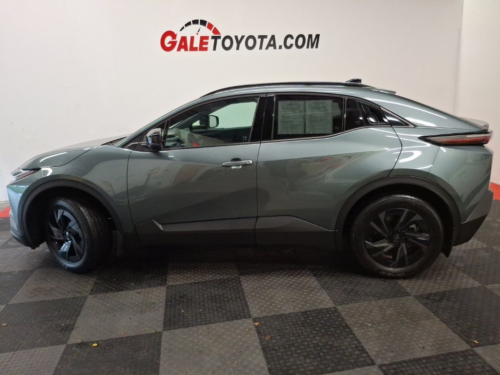 Used 2026 Toyota C-HR AWD/4WD image 9