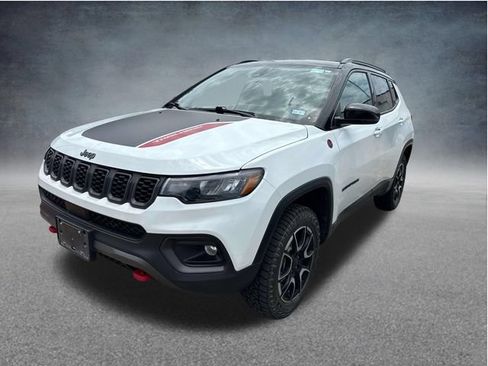 Used 2025 Jeep Compass Trailhawk AWD/4WD image 4