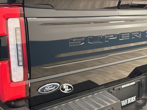 Used 2025 Ford F450 Platinum w/ FX4 Off-Road Package AWD/4WD image 43