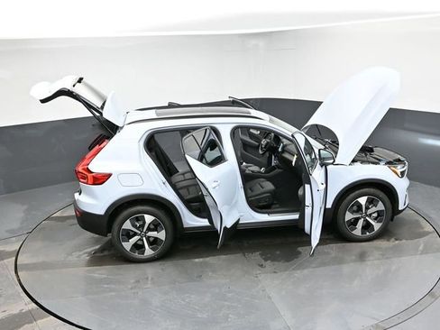 New 2026 Volvo XC40 B5 Plus w/ Protection Package Premier image 39