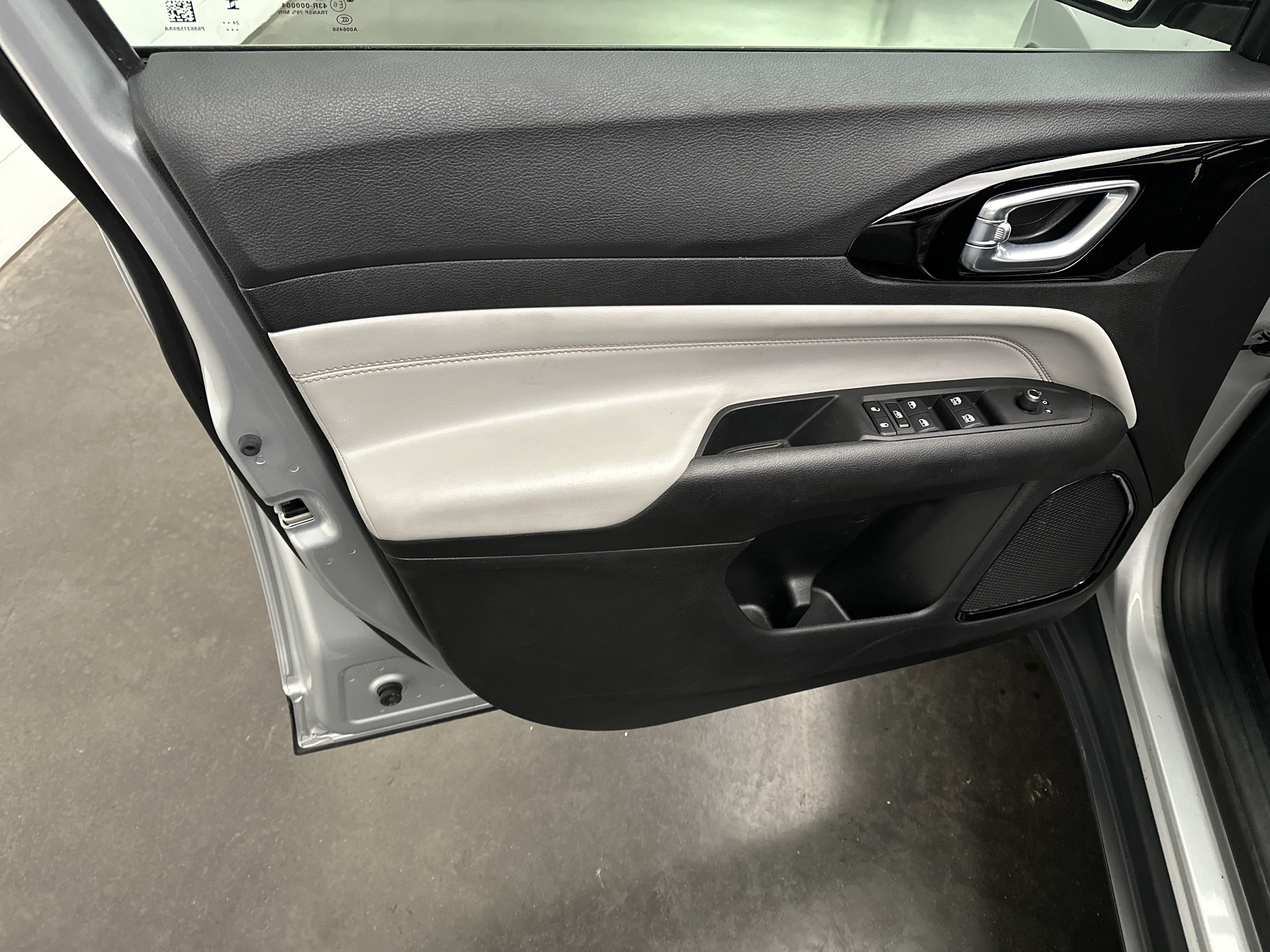 Used 2025 Jeep Compass Limited AWD/4WD image 16