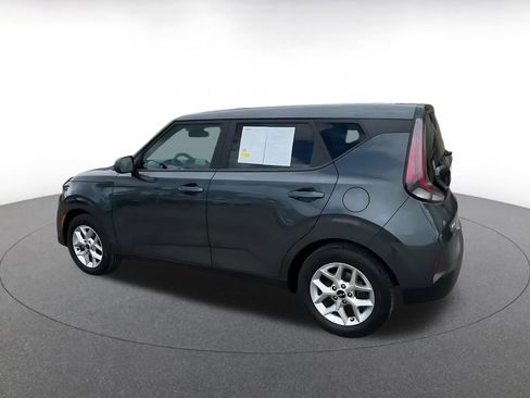 Used 2025 Kia Soul LX w/ LX Technology Package FWD image 10