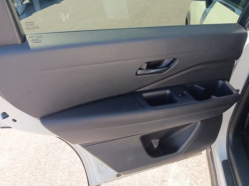 Used 2025 Nissan Pathfinder SV FWD image 17