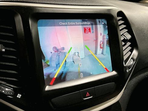 Used 2016 Jeep Cherokee Latitude w/ Comfort/Convenience Group image 27