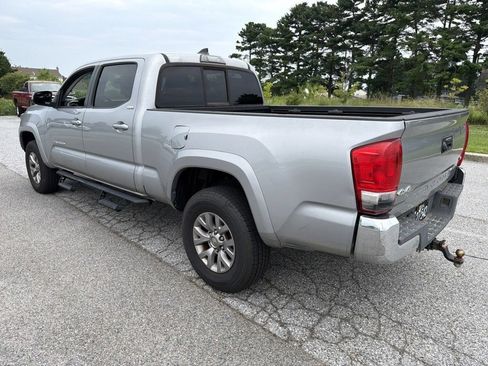 Used 2016 Toyota Tacoma SR5 w/ SR5 Appearance Package (SN) AWD/4WD image 4