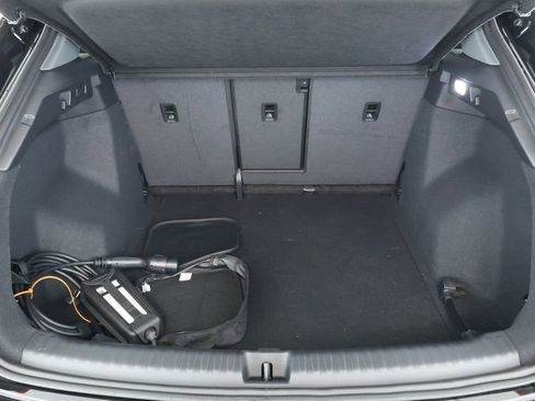 Used 2025 Audi Q4 e-tron Premium image 22