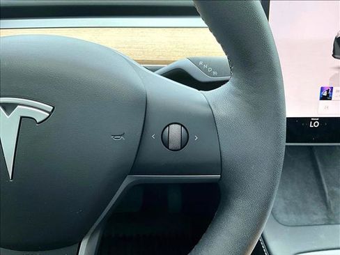 Used 2025 Tesla Model Y Long Range RWD image 21