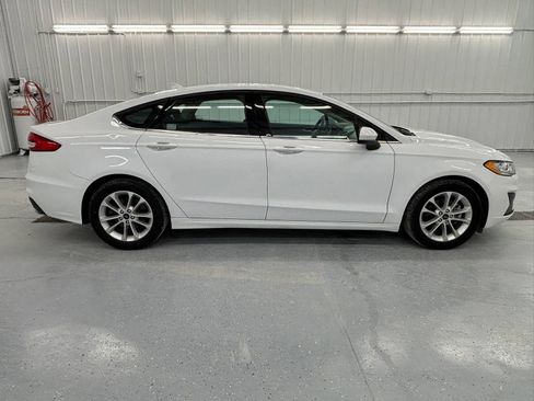 Used 2020 Ford Fusion SE FWD image 3
