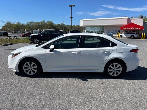Used 2024 Toyota Corolla LE image 2
