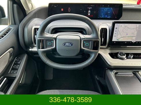 Used 2025 Ford Expedition Active RWD image 15